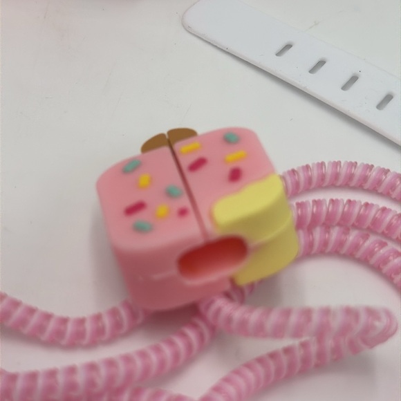 NWOT Ice Cream Design Charger Cover & Spiral Data Cable Protector Set - Picture 7 of 9